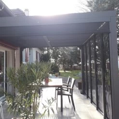 Pergola Bioclimatique Alu Anthracite 10,80m² Toit Avec Lames Ovales Alu + 5 Panneaux Moucharabieh + 1 Rideau Gris – HABRITA -Jardin Fournitures Rabais pergola bioclimatique alu anthracite 1080m toit avec lames ovales alu 5 panneaux moucharabieh 1 rideau gris habrita 5